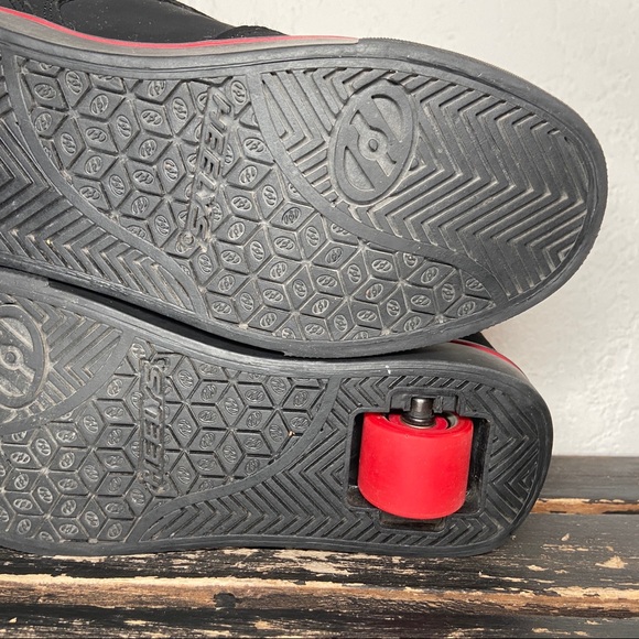 Heelys Sneakers Youth 4 Black Red Athletic Skateboarding Shoes With Wheels - Picture 15 of 15